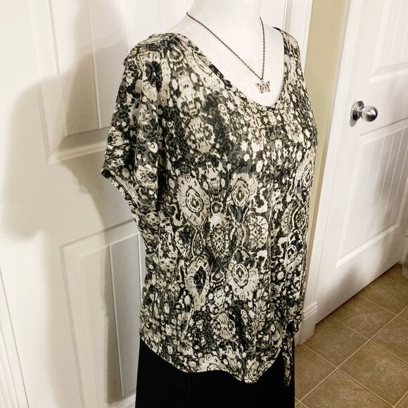 REITMANS Abstract geometric print v-neck tie-waist t-shirt ~ MEDIUM LARGE XL top - Picture 4 of 14
